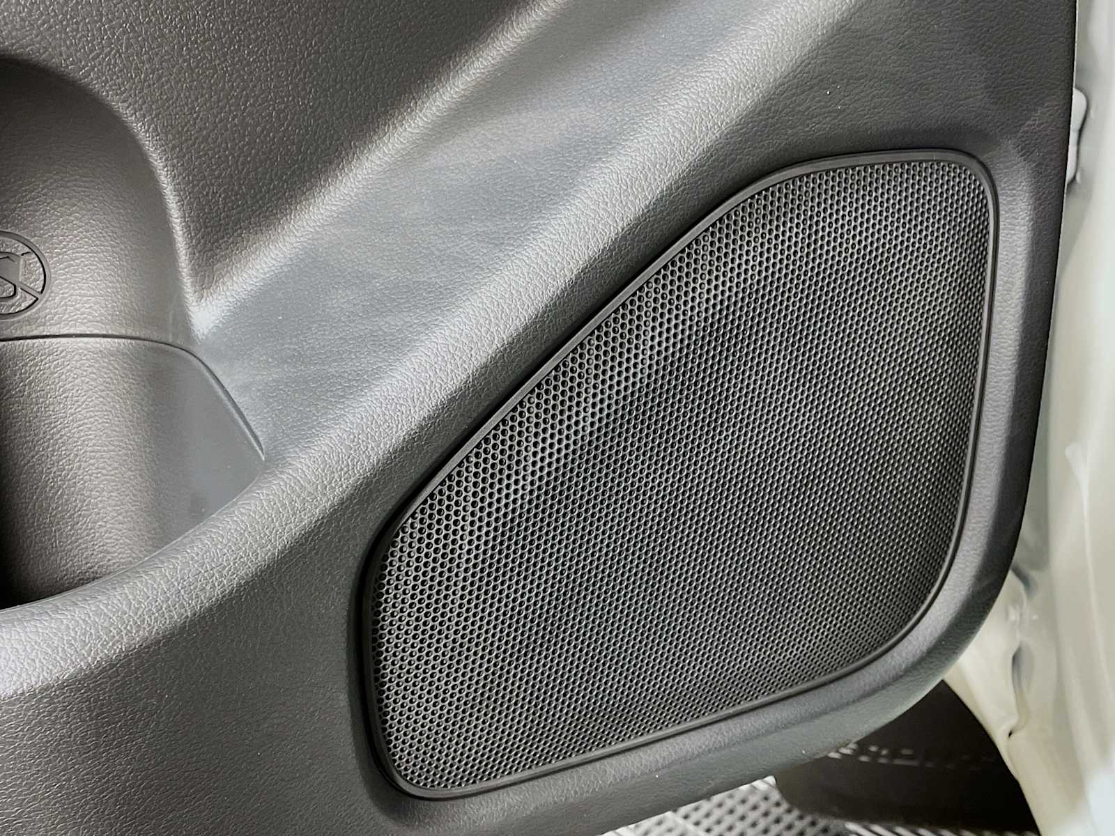 2025 Nissan Frontier SV photo 16