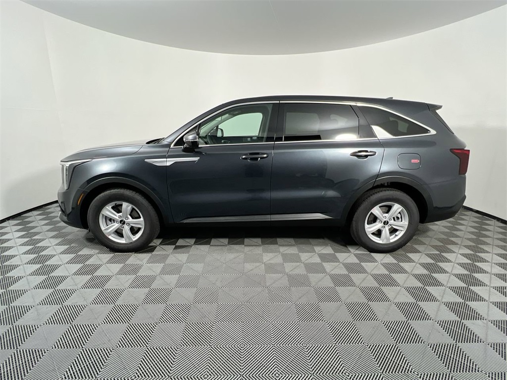 2026 Kia Sorento LX photo 6