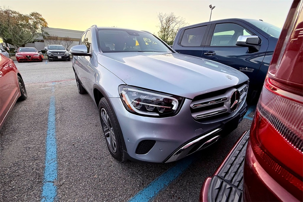 2022 Mercedes-Benz GLC GLC300's photo