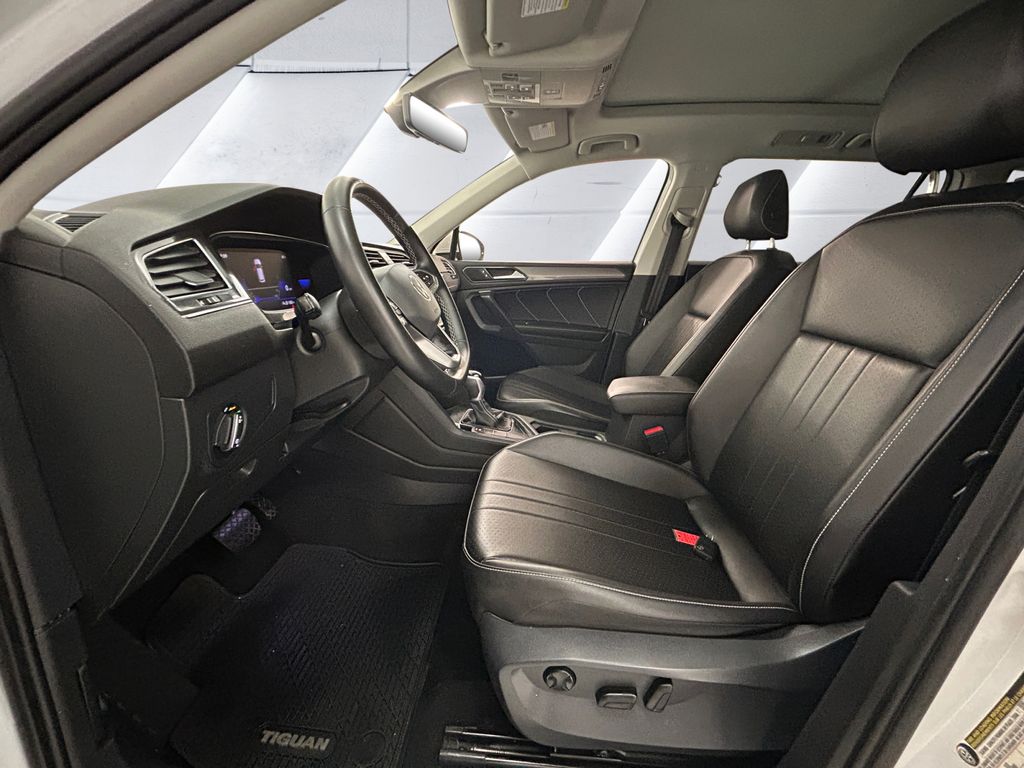 2022 Volkswagen Tiguan SE photo 3