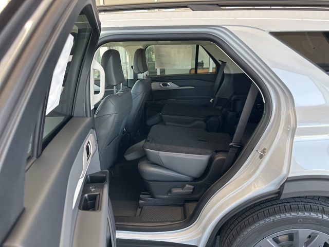 2025 Ford Explorer photo 33