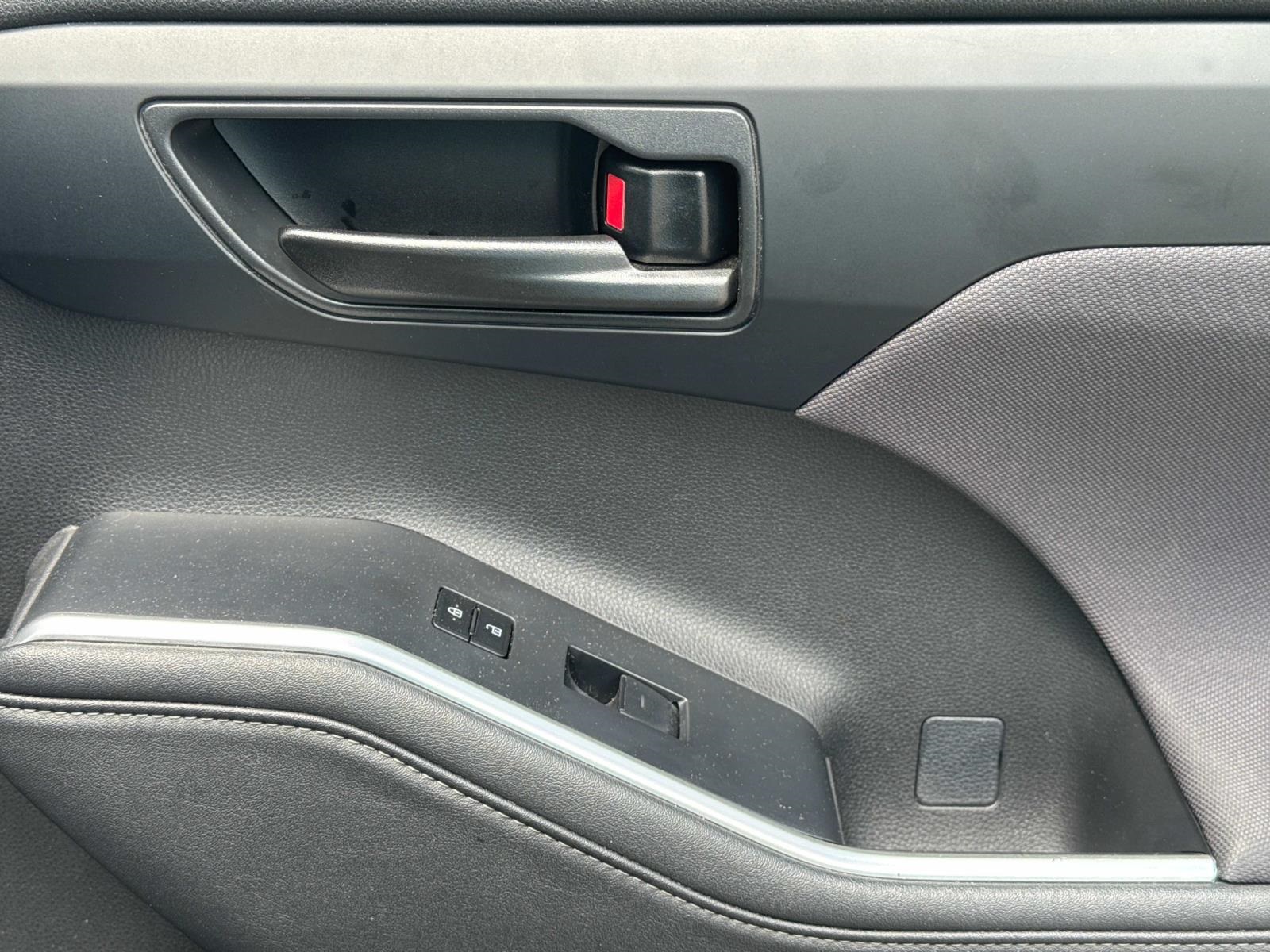 2024 Toyota Highlander LE photo 14