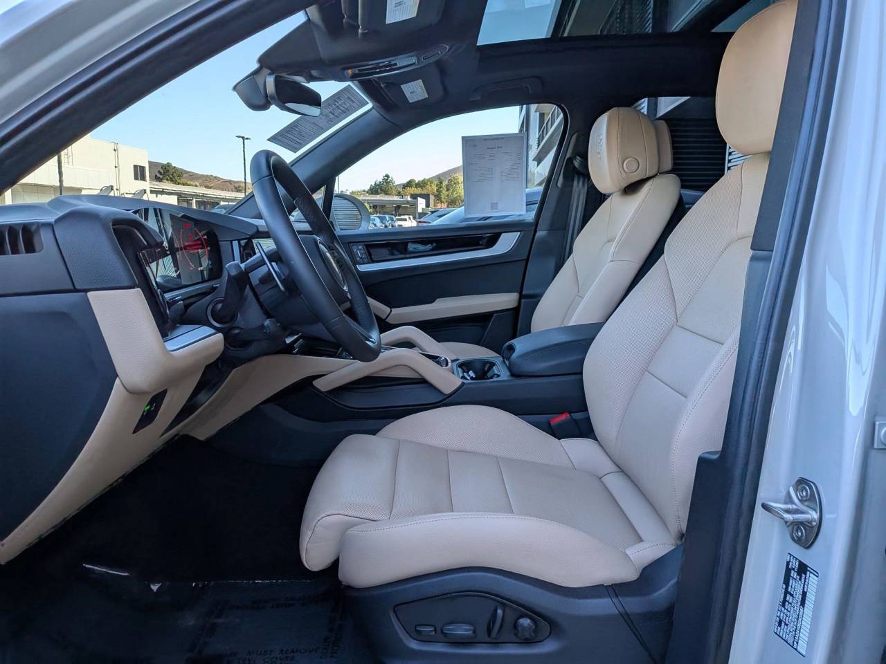 2025 Porsche Cayenne Base photo 4