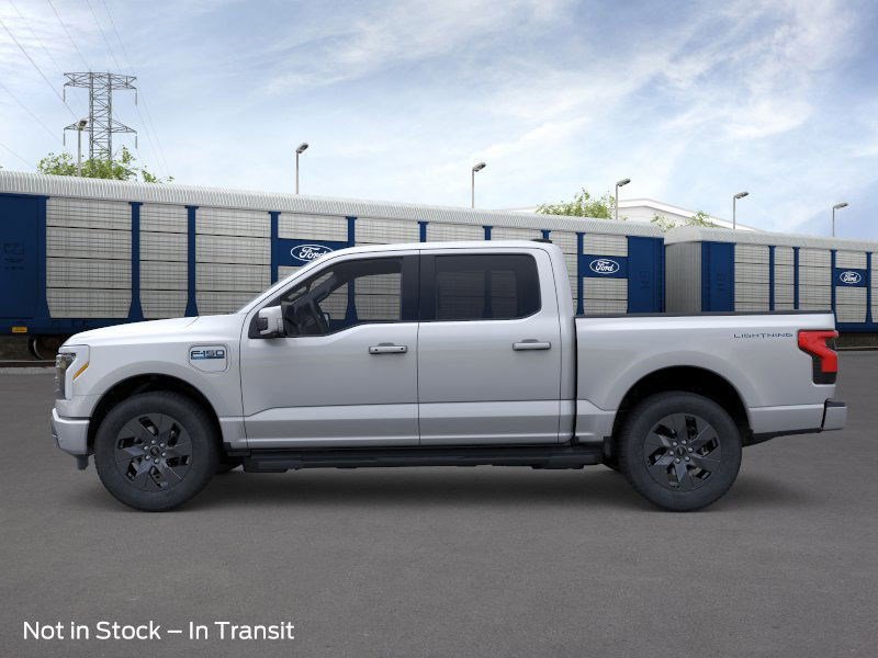 2025 Ford F-150 Lightning Lariat photo 3