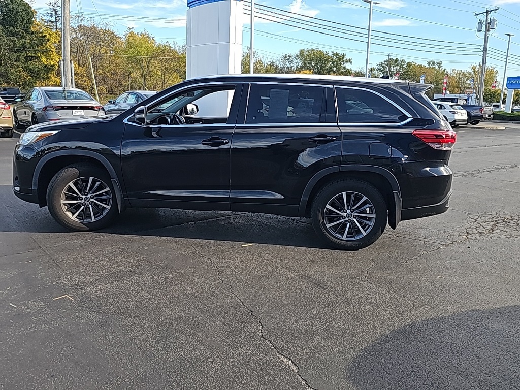 2019 Toyota Highlander XLE photo 2