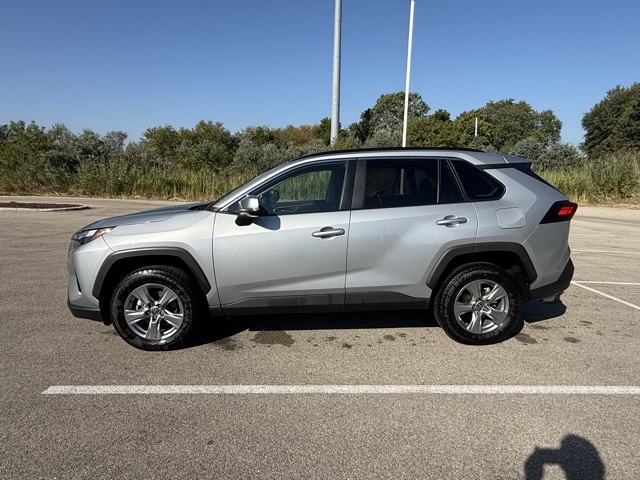 2024 Toyota RAV4 XLE photo 4
