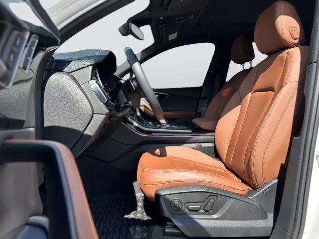 2023 Audi Q7 45 Premium photo 26