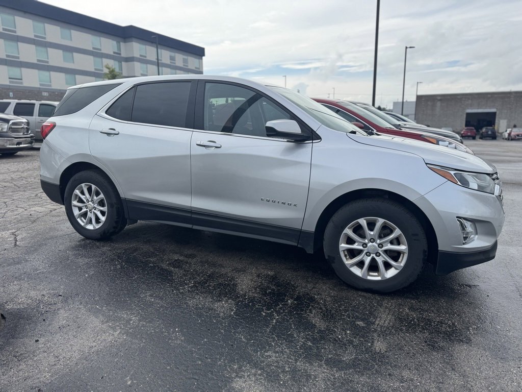 2020 Chevrolet Equinox LT photo 2