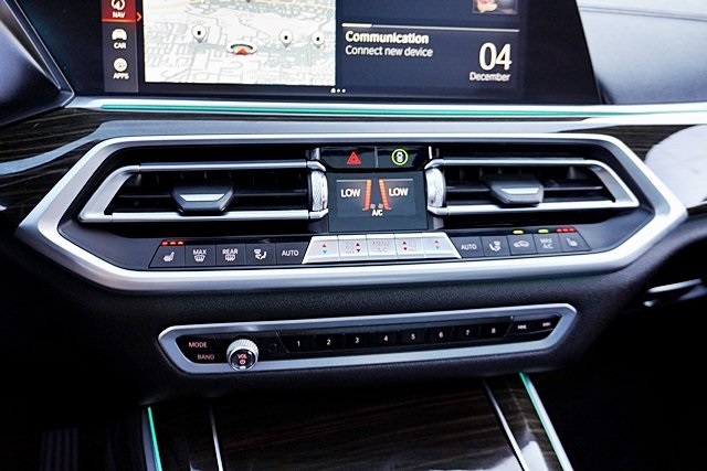 Used 2020 White BMW sDrive40i image 32