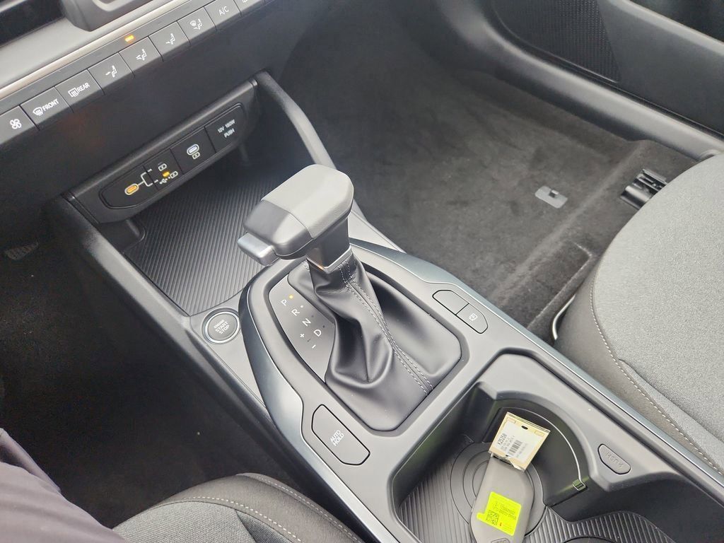 2025 Kia K4 LX's photo