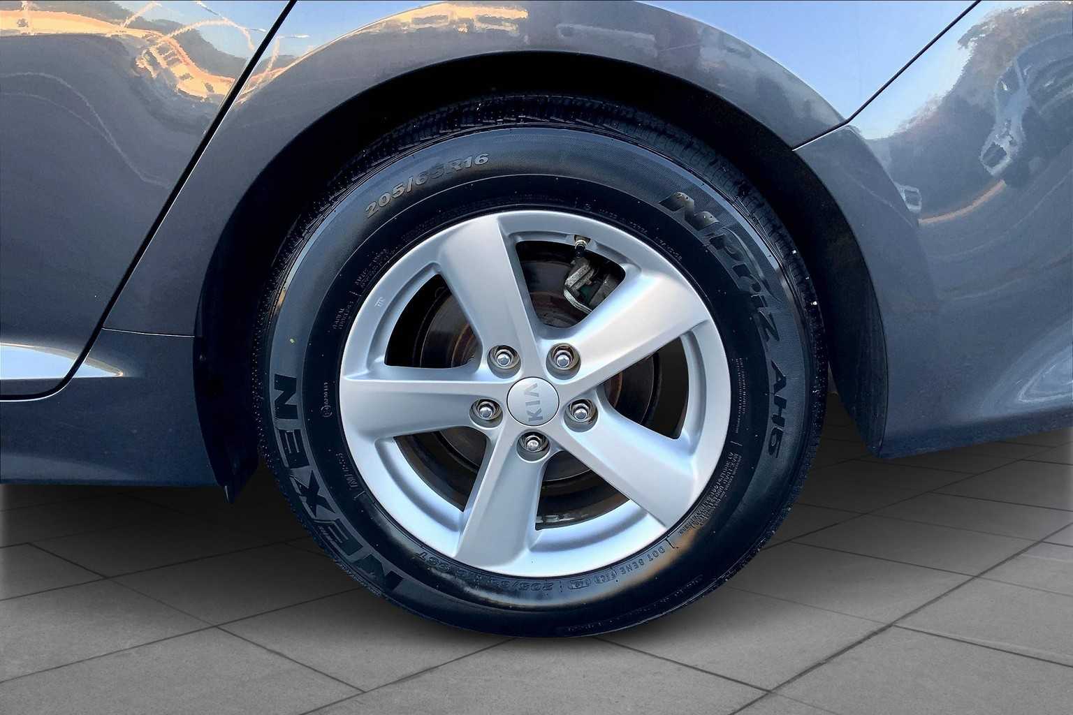 2015 Kia Optima LX photo 10