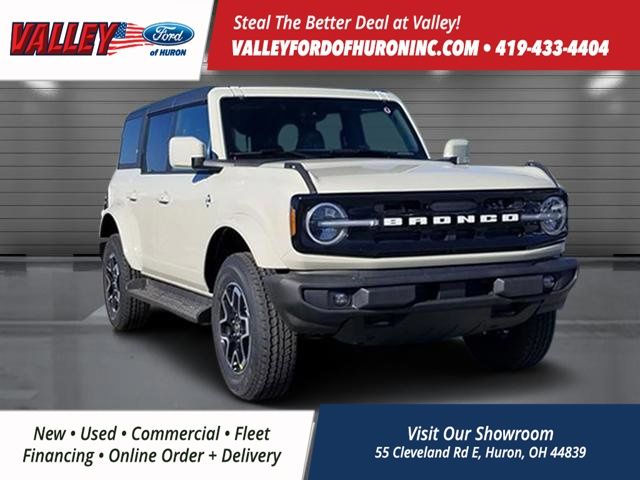 2025 Ford Bronco Outer Banks photo 2