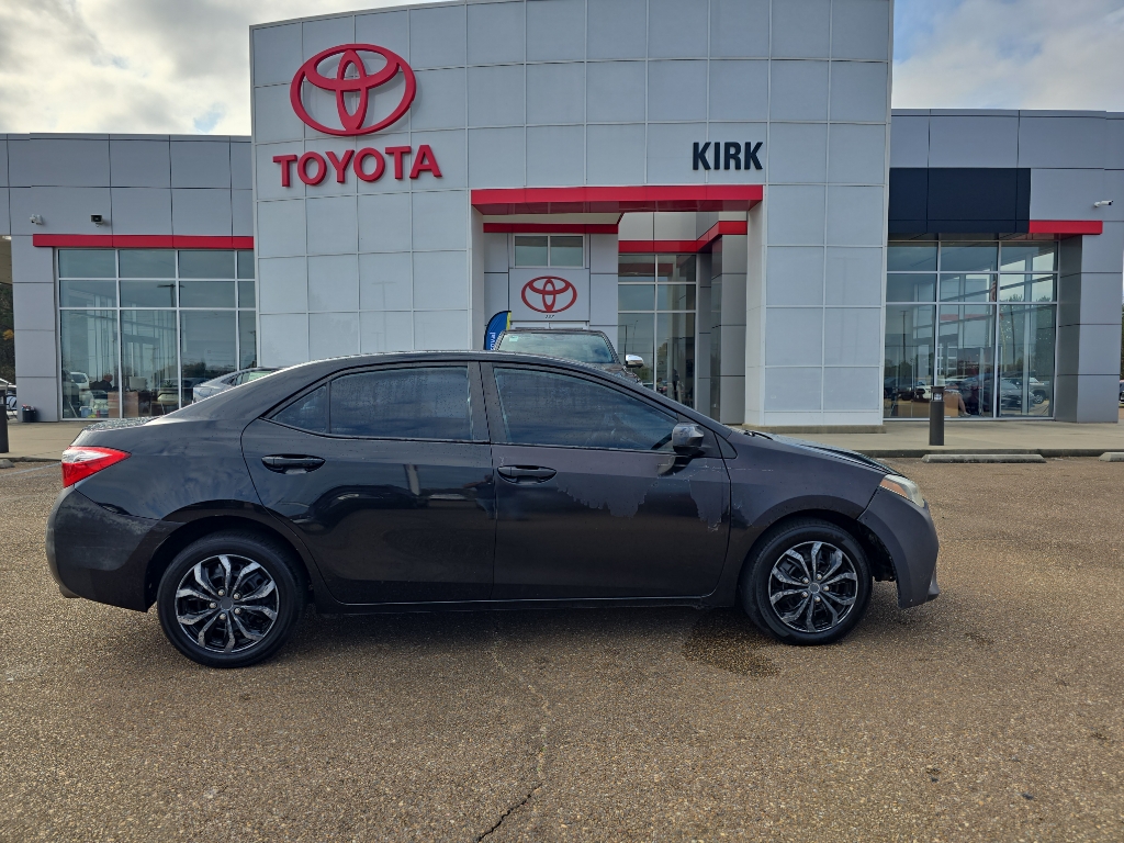 2014 Toyota Corolla LE's photo