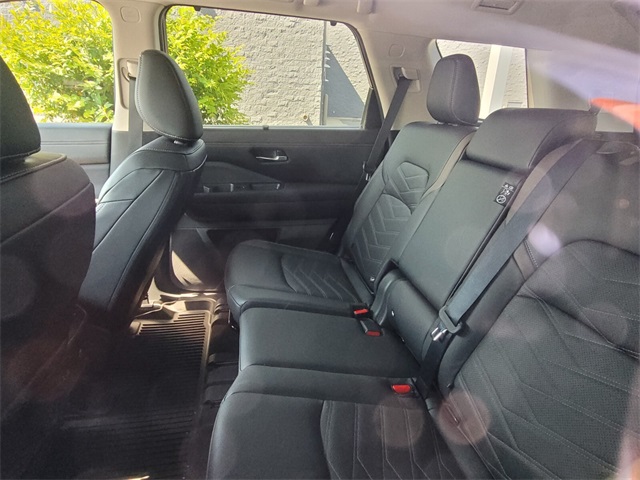 2024 Nissan Pathfinder Platinum photo 8