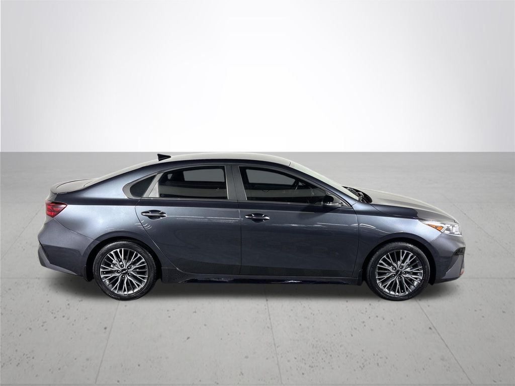 2023 Kia Forte GT-Line photo 4