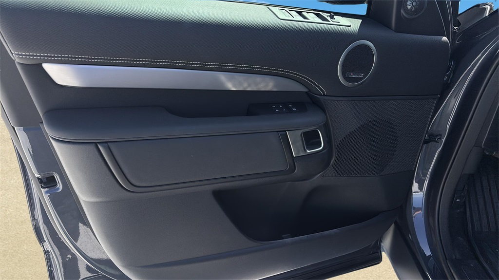 2024 Land Rover Discovery SE photo 23