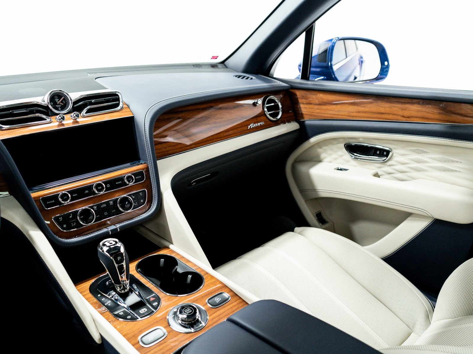 2025 Bentley Bentayga EWB Azure V8 photo 24