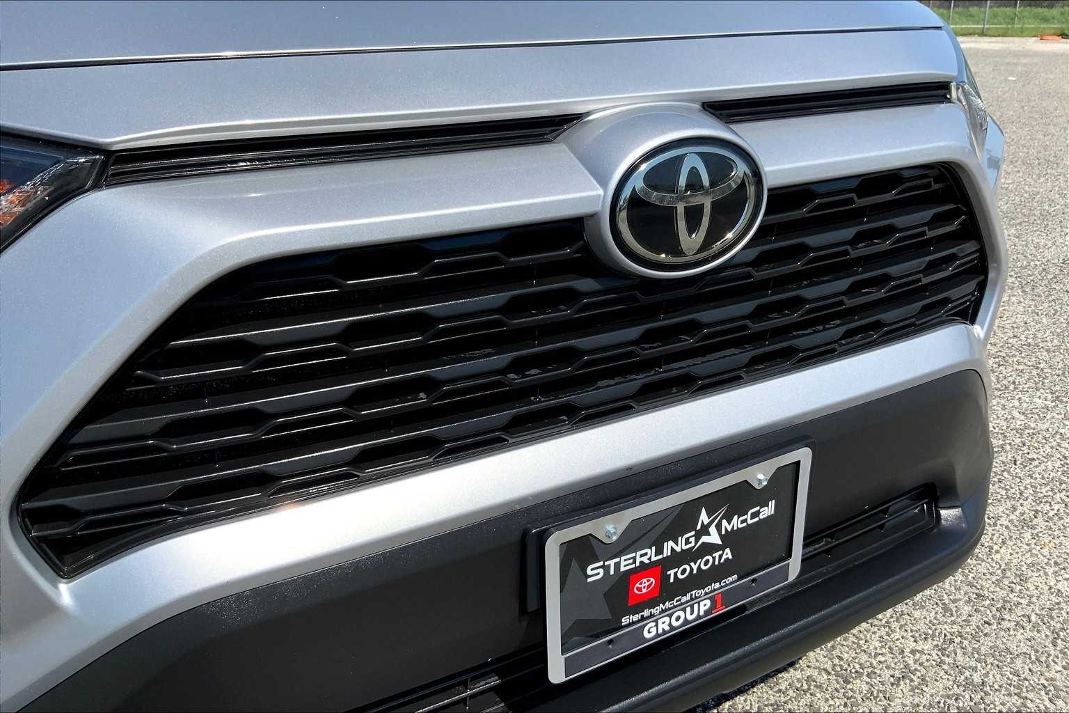 2019 Toyota RAV4 LE photo 27