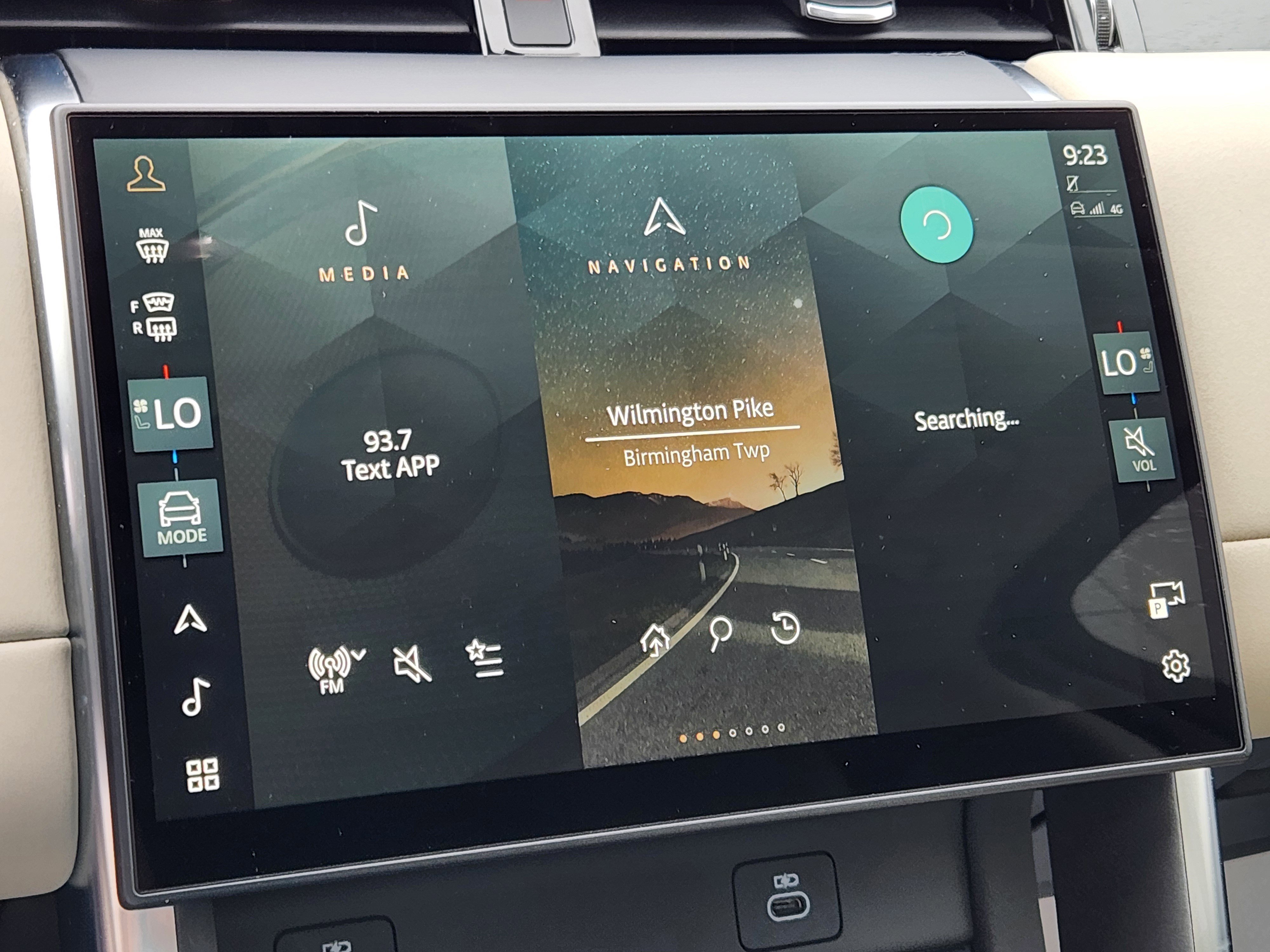 2025 Land Rover Discovery Sport S photo 4