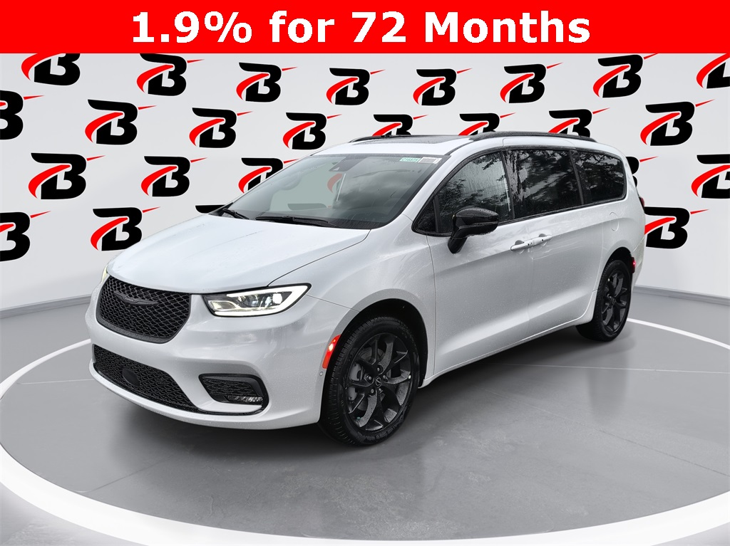 2026 Chrysler Pacifica Limited's photo