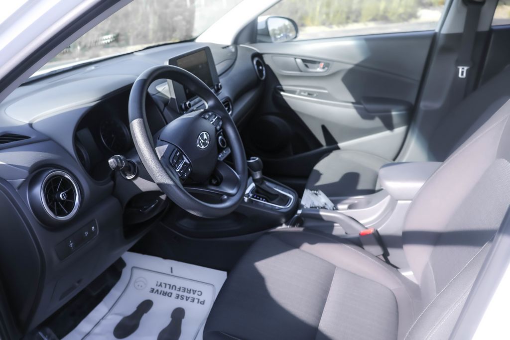 2023 Hyundai Kona SEL photo 4