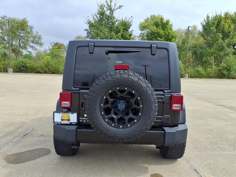2018 Jeep Wrangler Unlimited Sahara photo 21
