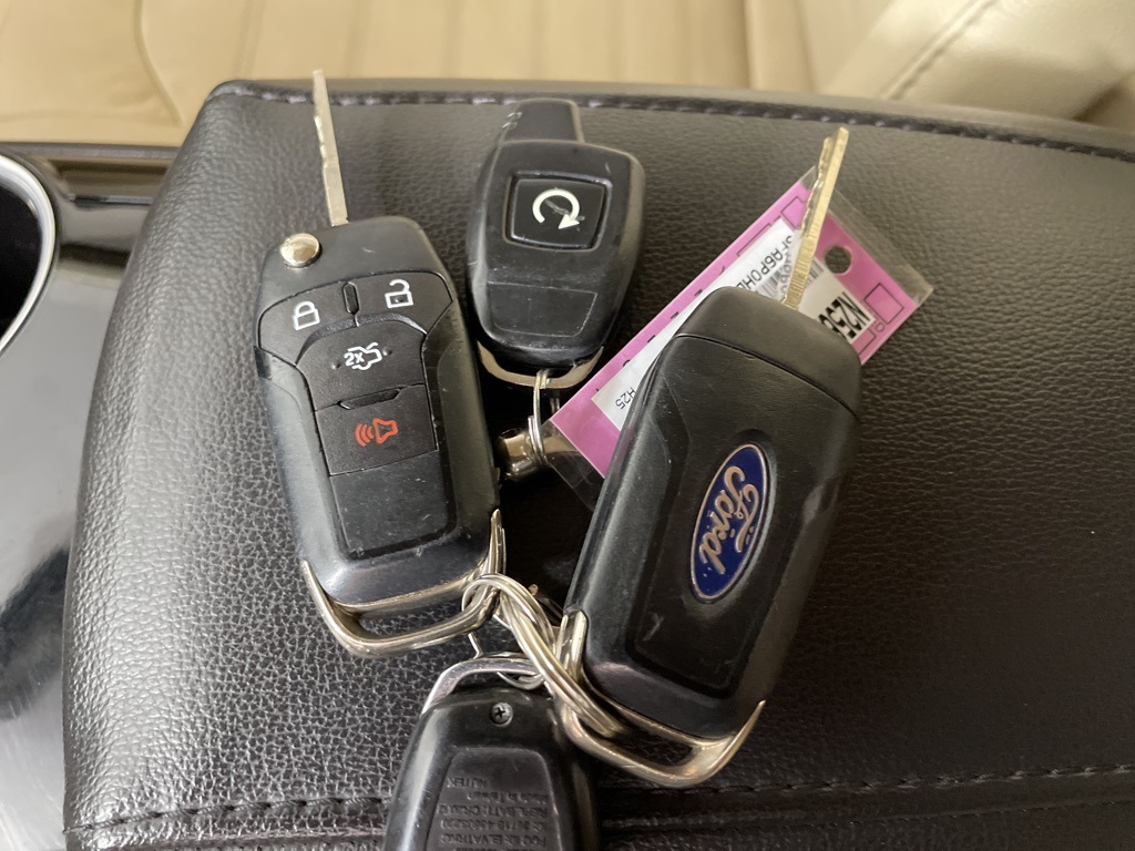 2015 Ford Fusion SE photo 30