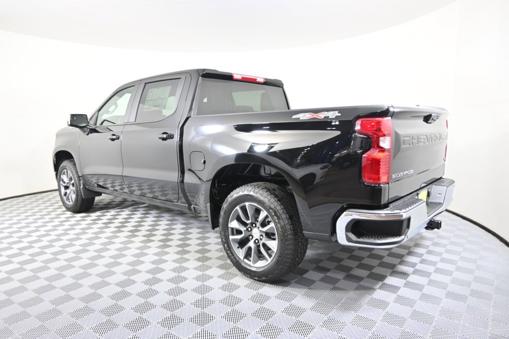 2025 Chevrolet Silverado 1500 LT photo 4