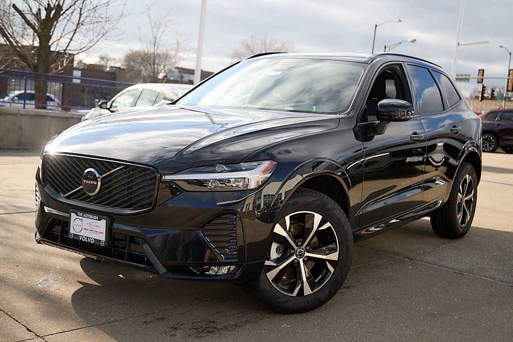 2026 VOLVO XC60 - Image 1