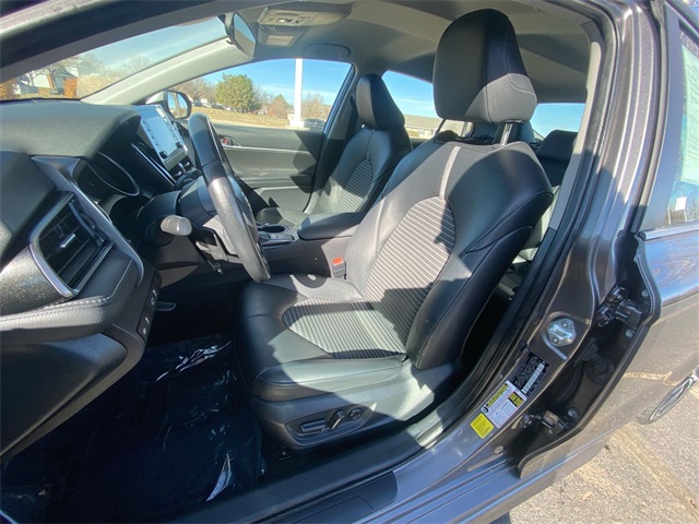 2023 Toyota Camry SE photo 3