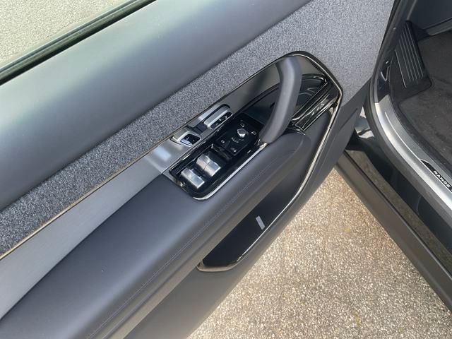 2025 Land Rover Range Rover Sport SE photo 10