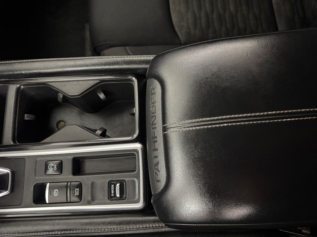 2022 Nissan Pathfinder S photo 22