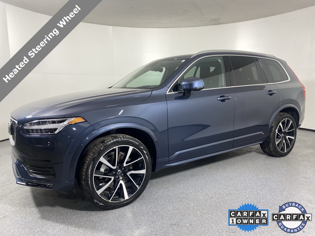 2022 Volvo XC90 Momentum's photo