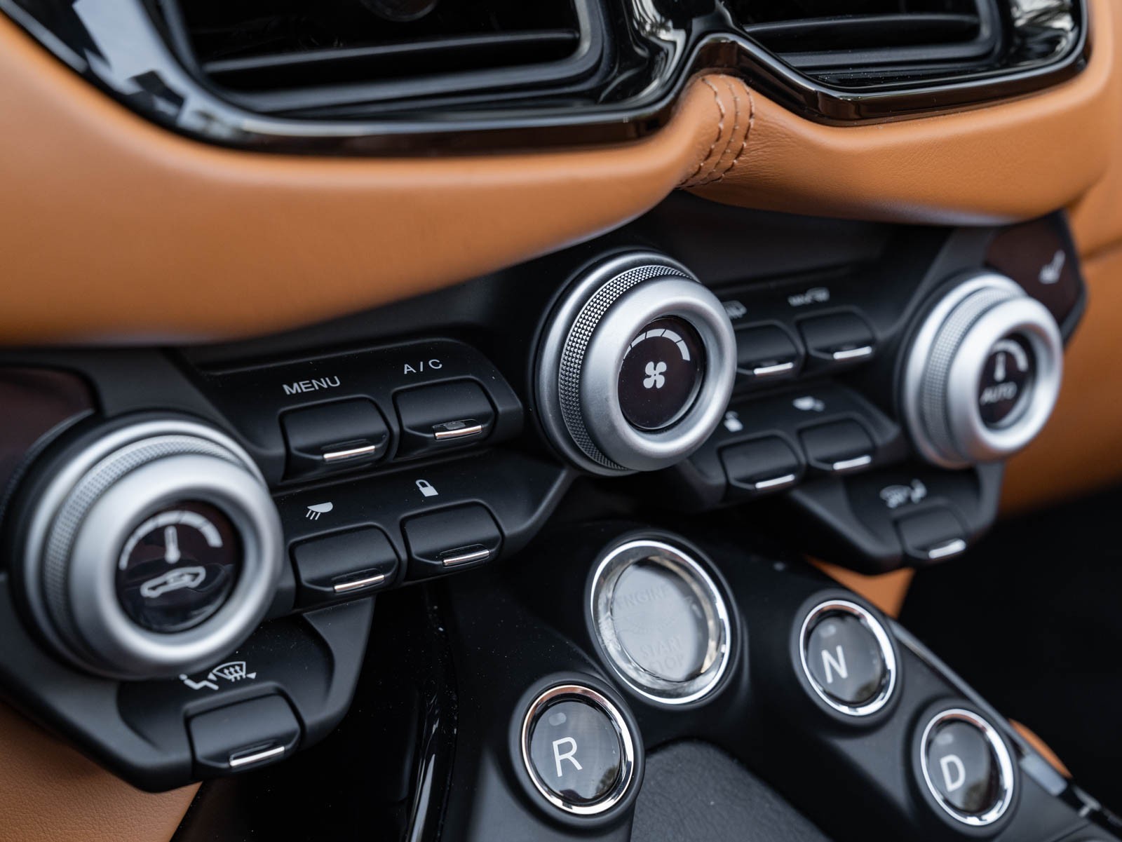 2021 Aston Martin Vantage photo 32