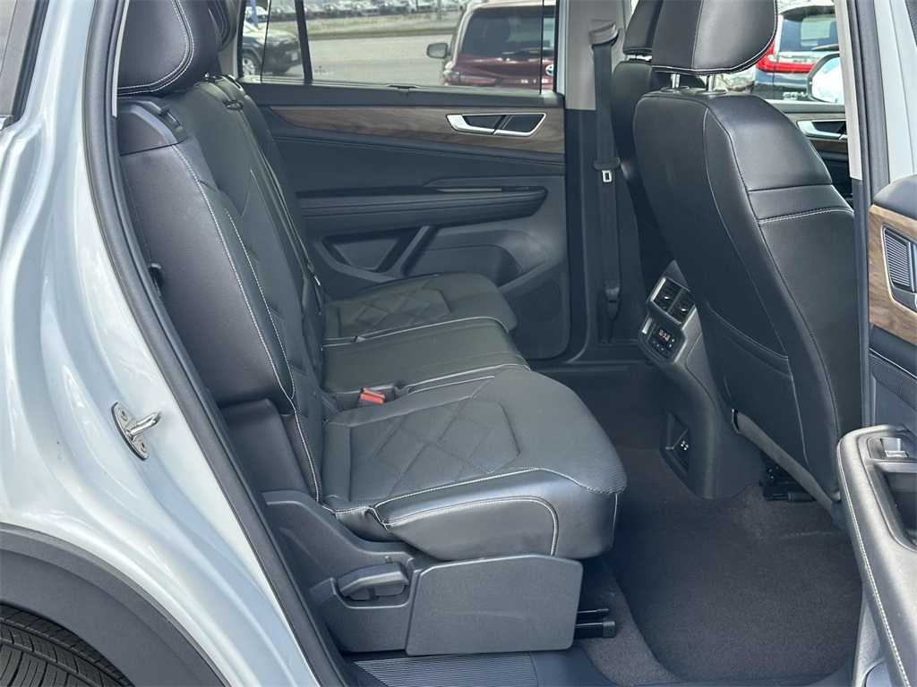 2024 Volkswagen Atlas SE Technology photo 6