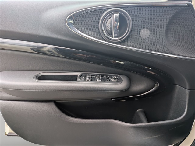 2019 Mini Cooper Base S ALL4 photo 18