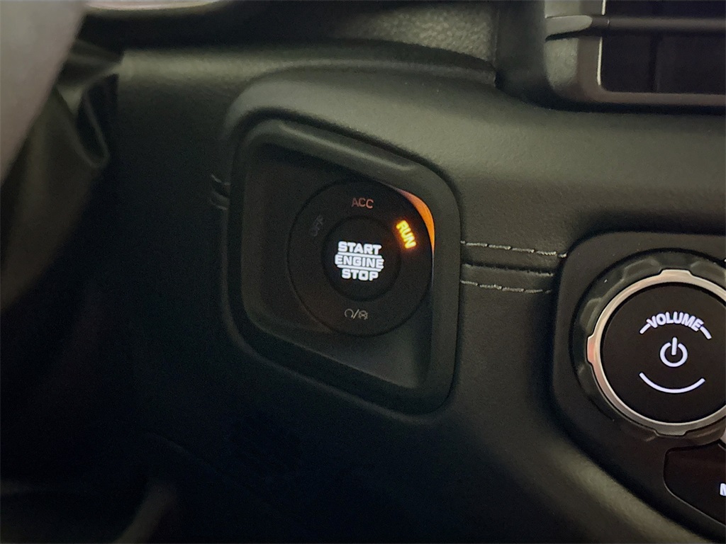 2025 Jeep Wrangler Sahara photo 33