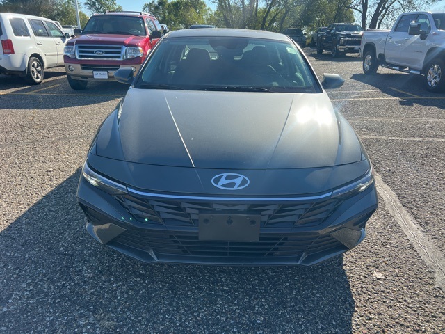 2024 Hyundai Elantra SE photo 2