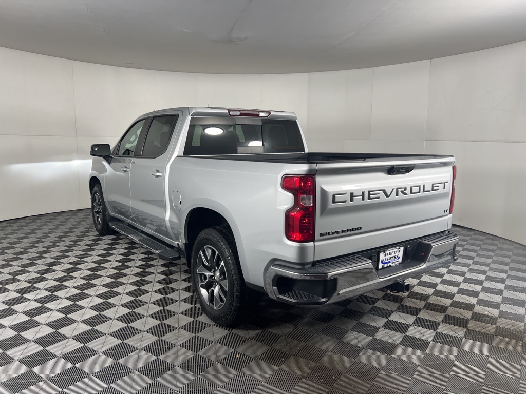 2022 Chevrolet Silverado 1500 LT photo 3