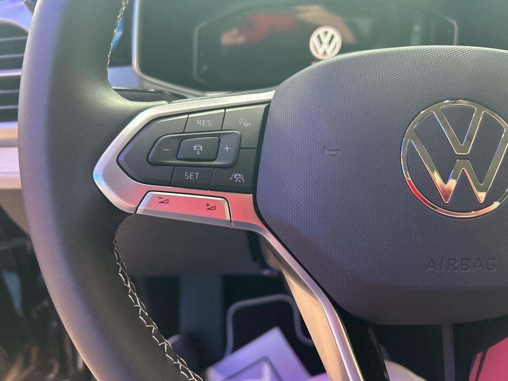 2025 Volkswagen Taos SEL photo 12