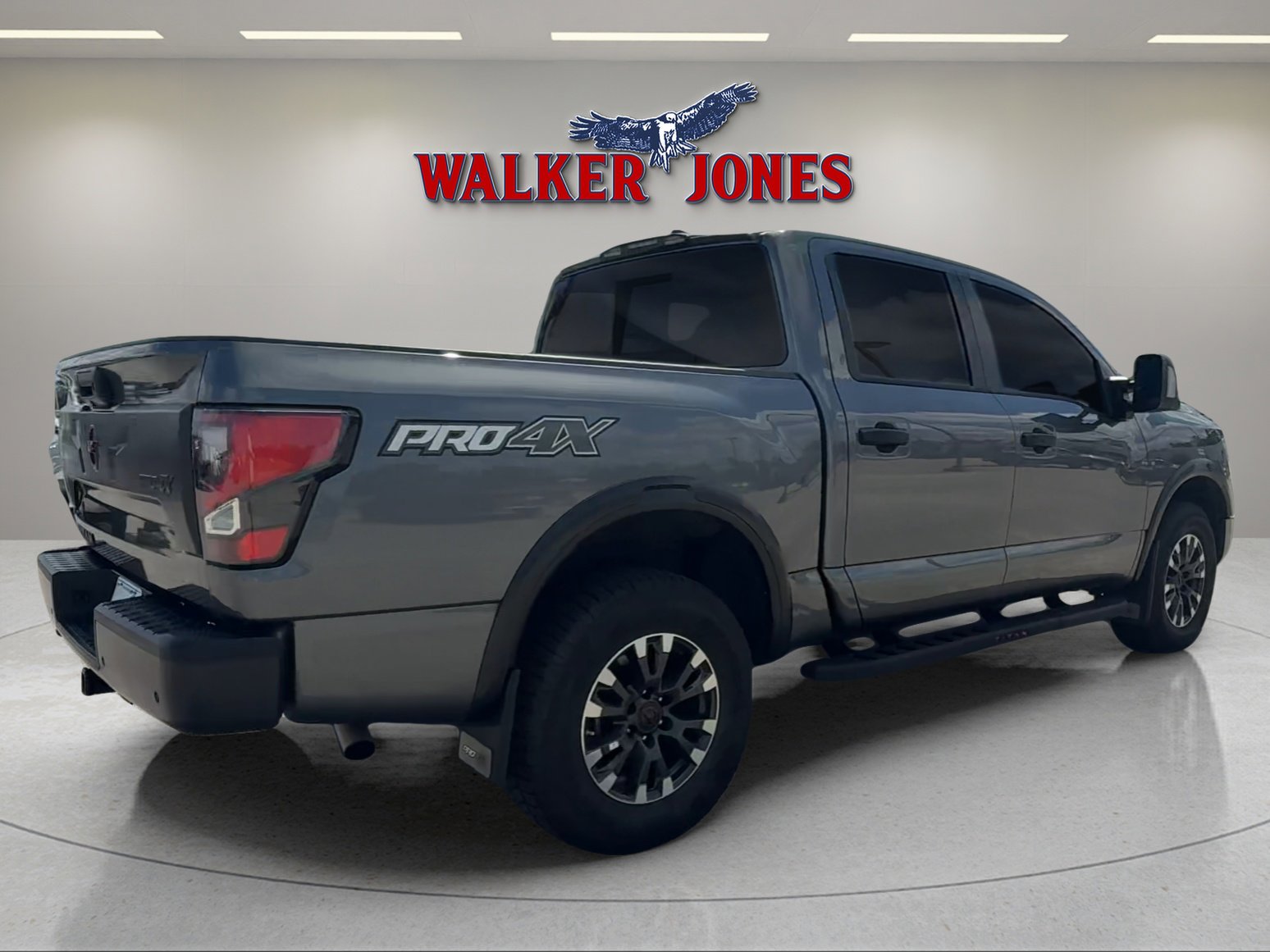 2024 Nissan Titan PRO-4X photo 3