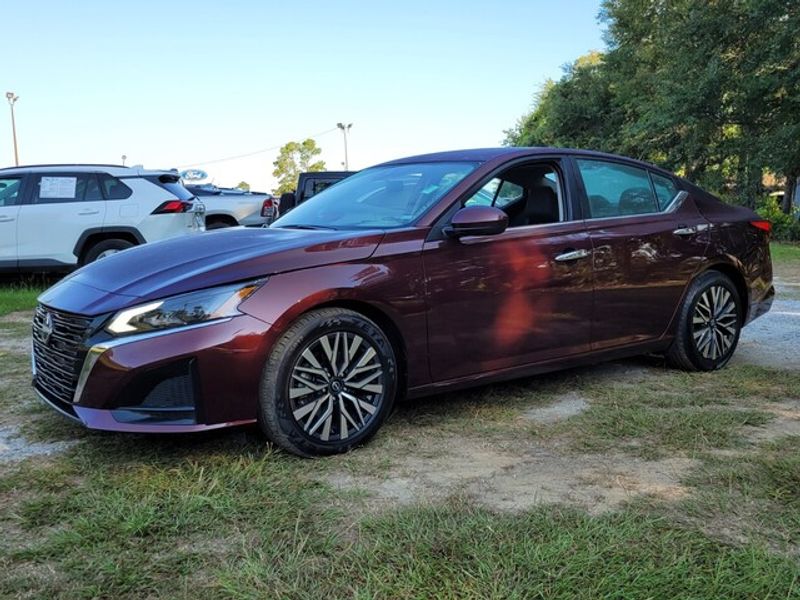 2023 Nissan Altima 2.5 SV photo 3