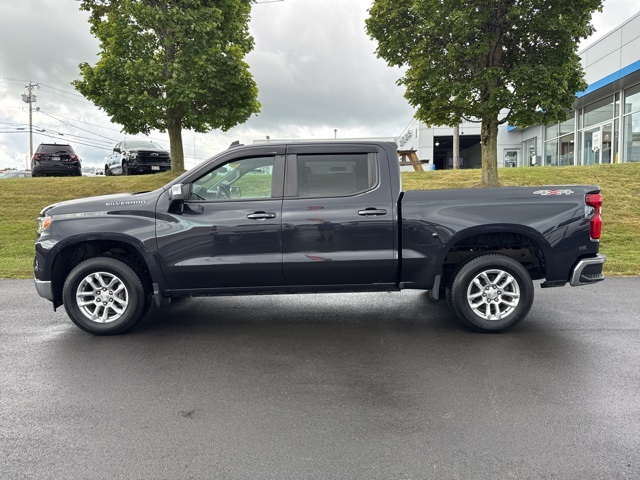 2022 Chevrolet Silverado 1500 LT photo 2