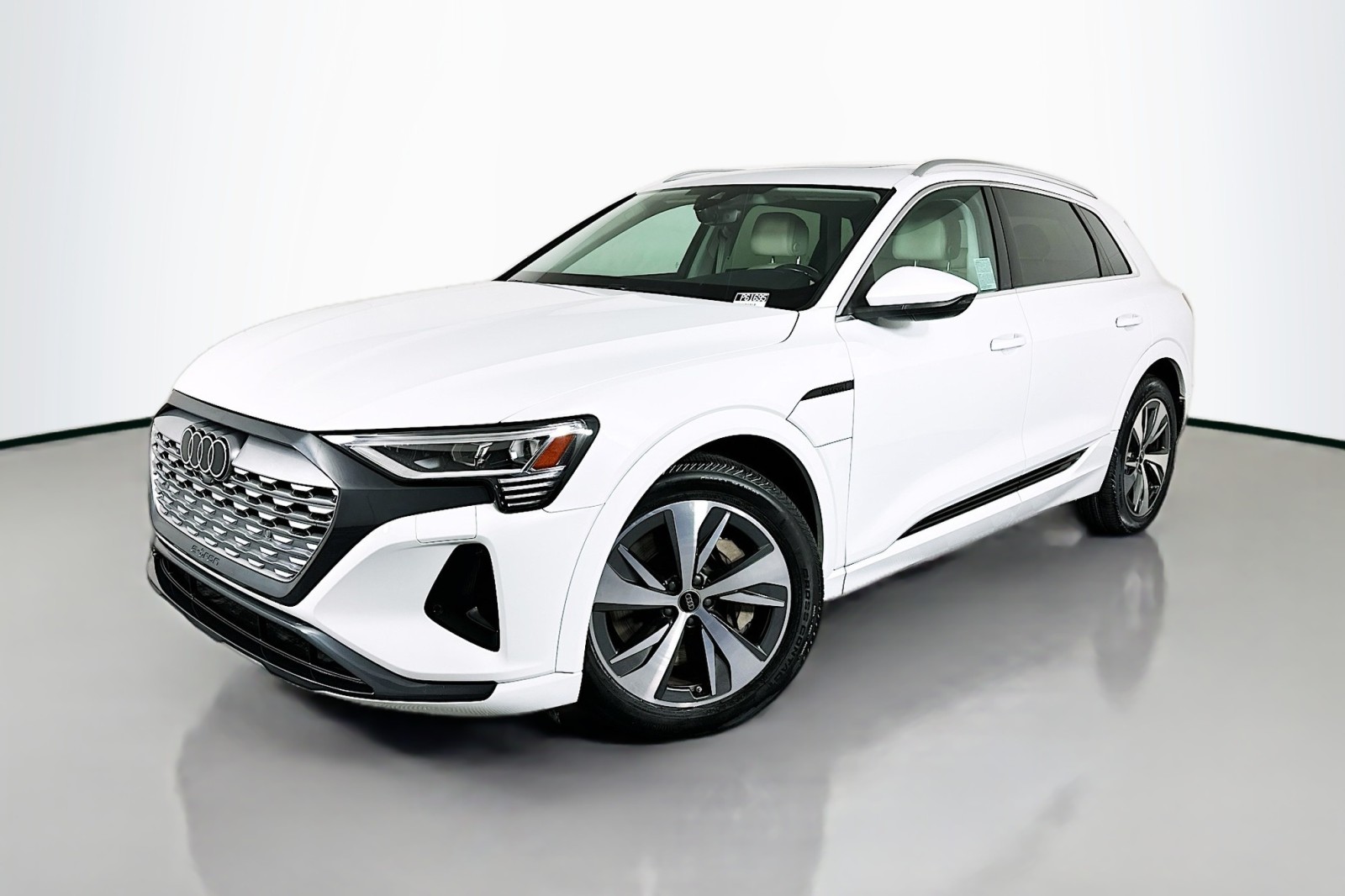 2024 Audi Q8 e-tron Premium's photo