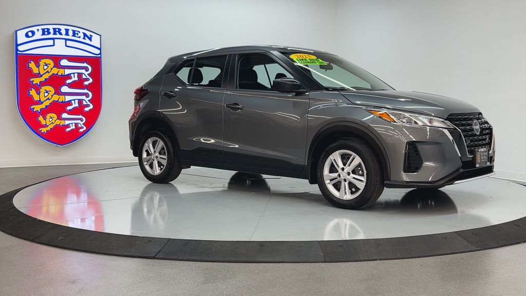 2025 Nissan Kicks Play S photo 3