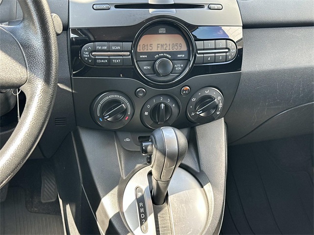 2012 Mazda Mazda2 Sport photo 18