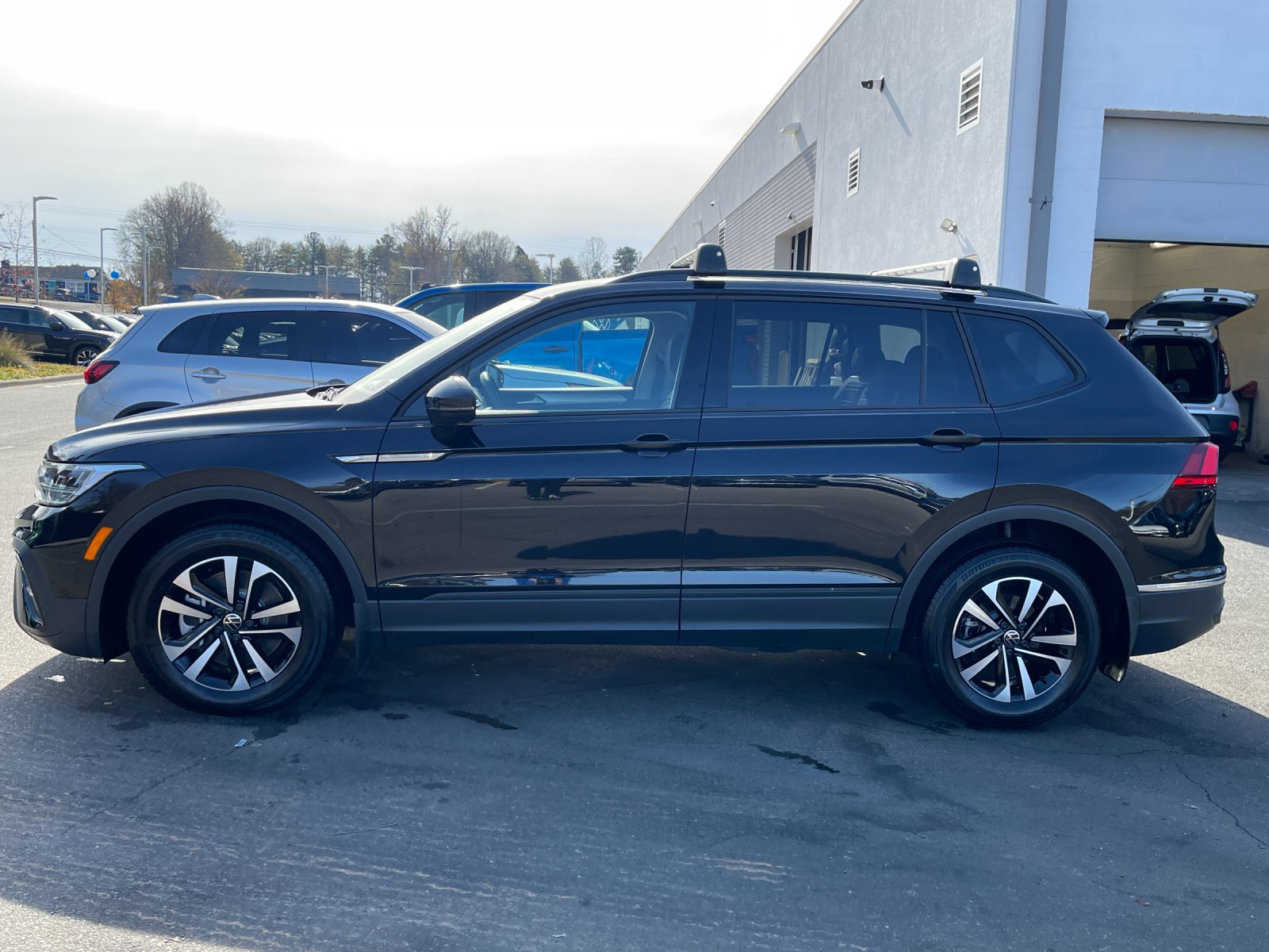 2024 Volkswagen Tiguan S photo 2