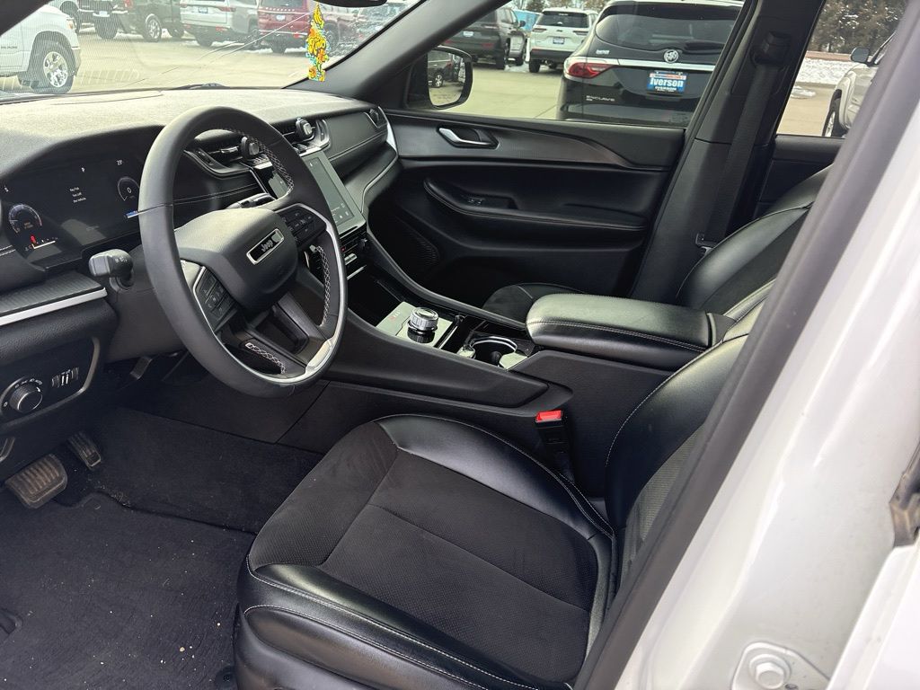 2023 Jeep Grand Cherokee Altitude photo 3