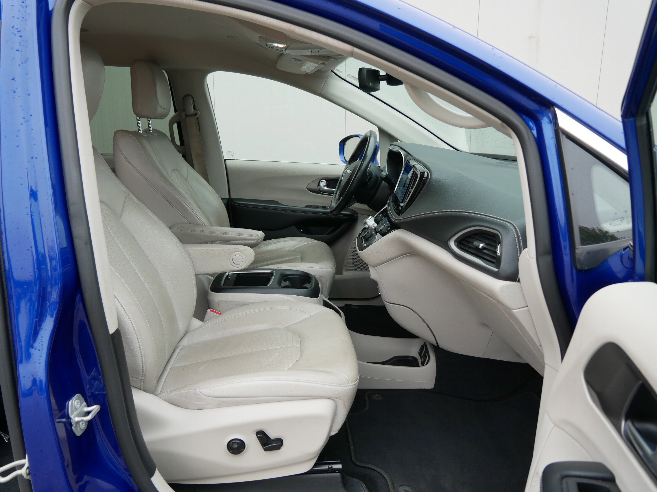 2021 Chrysler Pacifica Hybrid Touring L photo 14