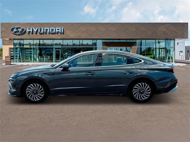 2025 Hyundai Sonata Hybrid Limited photo 3
